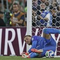 VIDEO Ovaj penal će ga progoniti do kraja života: Od heroja, ispao neviđeni tragičar zbog poteza koji će se dugo prepričavati…