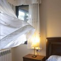 "Budim se jutros sa paralizovanim vratom": Ljudi se masovno žale, a evo da li zbog promaje možete da se ukočite