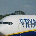 Pukao prozor na letu „Rajanera“ iz Soluna za Minhen, povređen državljanin Srbije (VIDEO)