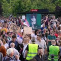 Učesnici protesta Srbija protiv nasilja NAPRAVILI PRSTEN OKO VLADE SRBIJE