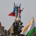 Zašto ljudi u Nigeru izlaze na ulice sa ruskim zastavama