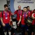 Srbija dočekala svoje heroje Navijači priredili spektakl zlatnim momcima sa srebrnom medaljom (video)