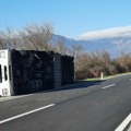 Drama u Sloveniji, oluja prevrće kamione Među njima je i jedan koji je vozio muškarac iz Srbije