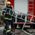 Baka i unuka se grejale na peć! Detalji požara na Banjici: Evakuisani stanari zgrade - jedna osoba povređena! (video)