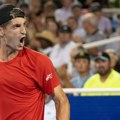 Nema trenera, sponzor ga ostavio posle katastrofalne greške: Sad bez natpisa na opremi pravi čuda na ATP turu!