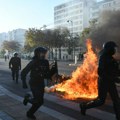 (Foto,video): 80.000 policajaca hapsi demonstrante u Francuskoj Gađano sedište prefekture u Nantu