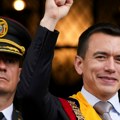 Gomila napala auto predsednika, ostali tragovi od metaka: Ne smiruje se haos u Ekvadoru