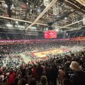 (VIDEO) Navijači Zvezde vređali Vučića u polupraznoj Areni