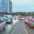 Gužve u Nišu: Centar zatvoren zbog skupa SNS, na obodima kolone vozača