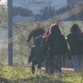 Gardijan: Srpska policija skinula migrante u donji veš i po zimi ih „gurnula“ u Severnu Makedoniju