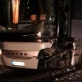 Auto se zakucao u autobus u Belotiću Strašan sudar, povređen vozač, slike odande su jezive (foto)