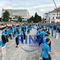 Veličanstvena slika poslata iz Čačka, preko 500 učenika na trgu odigralo maturski ples: Ovo su momenti koji će svima…