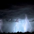 RHMZ upozorio na grmljavinske nepogode, u istočnoj Srbiji crveni meteoalarm