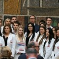 Vučić danas na dodeli ugovora o radu najboljim diplomcima medicinskih fakulteta