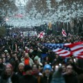 "Ne želimo despotizam ruskog tipa, Putinove marionete su nemoćne" u Gruziji hiljade demonstranata proslavilo doček Nove…