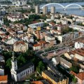 Manijak vreba devojke u Novom Sadu?! Jedna morala da se sakrije u lokal, druga među ljude, pa jedva pobegla