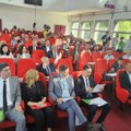Po 20.000 dinara za roditelje osnovaca, besplatan prevoz za sve građane: Skupština odlučuje, škole već prikupljaju podatke