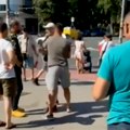 Aktivista Srpske radikalne stranke gurnuo i udario čoveka u Novom Sadu VIDEO
