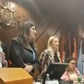 Грађани вичу испред Скупштине, унутра тишина о 16 изгубљених живота