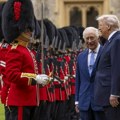 „Doček za kralja koga često glumi“: Kakve utiske će Tramp poneti iz Britanije i zašto Starmer igra opasnu igru?