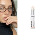 Serum u stiku – novi favorit za sve koji ne vole puder za setovanje šminke
