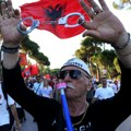 Novi protesti u Tirani uz sukobe i hapšenja: Rama poručio da "Flamingo revolucija" otvara vrata stranim uticajima