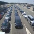Čeka se i do dva sata: Kolaps na graničnim prelazima u Srbiji, svuda kilometarske kolone