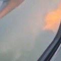 Drama na nebu iznad SAD: Avion pun putnika uleteo u jato ptica, zapalio se motor (video)
