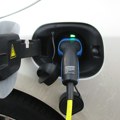 Plug-in hibridi emituju do pet puta više CO2 nego što se zvanično prikazuje