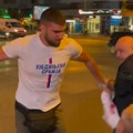 Naprednjak Vukašin Đoković opet u centru incidenta: Pokušao da otme zastavu „Studenti pobeđuju“ (VIDEO)