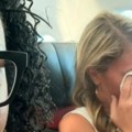Histerija u avionu: Putnica plakala tri sata zbog muža, a kad vidite gde je on sedeo zaceniteće se smeha!