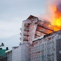 (FOTO, VIDEO) Požar u jednoj od najpoznatijih zgrada u Kopenhagenu: Srušio se ceo toranj