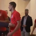 Bogdanović glavom udario u sveštenika: Pogledajte najsmešniji momenat sa dočeka VIDEO