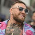 Mekgregor pljunuo čoveka zbog pominjanja Nurmagomedova (VIDEO)