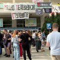 RTS po starom, a natpis kredom „Gledamo vas“ u Takovskoj još nije izbledeo