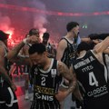 Ispred Arene: „Stampedo“ klinaca na Brauna, nasmejani Tajrik…
