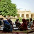 Afganistan zabranjuje pametne telefone u školama