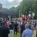 (Foto): Počela liturgija povodom obeležavanje Vidovdana u Manastiru Gračanica, okupio se veliki broj ljudi