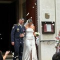 Udala se ćerka Suzane Mančić! Teodora u uskoj venčanici s velom do poda, mladoženja u uniformi - voditeljka pozirala sa…