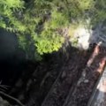 Шетао је шумом и наишао на нешто језиво Кад је видео куда воде степенице, следио се од страха! (видео)