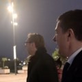Vučić se večeras „izrežirano“ prošetao centrom Niša (video)