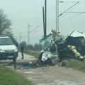 Voz naleteo na kombi, poginuo muškarac (40): Teška nesreća kod Čačka (foto)