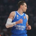 Hezonja gledao večiti derbi sa jednim saigračem na neobičnom mestu, hrvatski košarkaš navijao za crno-bele