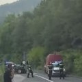 Više povređenih u saobraćajki, među njima i deca! Težak udes na Ibarskoj magistrali kod Kraljeva (video)