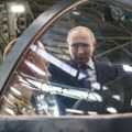 „Ruska avijacija postaje izolovana“: Zašto je Putinu trebalo 21 godinu da se ukrca u novi ruski putnički avion MC-21?