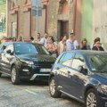"Увек сам за младе": Широм Србије грађани чекају да дођу на ред и пруже подршку студентима