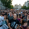 Valensija: Desetine mladih kampuju na gradskom trgu posle protesta
