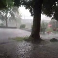 Jaka oluja pogodila vojvodinu: Dramatični prizori kod Rume, zloslutni oblaci kod Novih Banovaca (video)