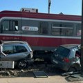 Četiri osobe povređene, među njima i dete: Detalji sudara voza i dva automobila kod Smedereva
