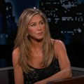 "Kao nakaza, zaledila lice" Fanovi očajni izgledom Dženifer Aniston, urnisali je: Ne može da se smeje